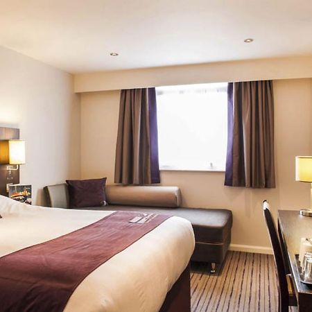 Premier Inn London Romford Central Εξωτερικό φωτογραφία