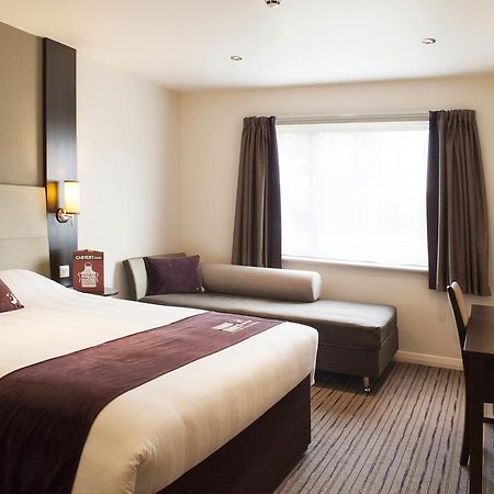 Premier Inn London Romford Central Εξωτερικό φωτογραφία