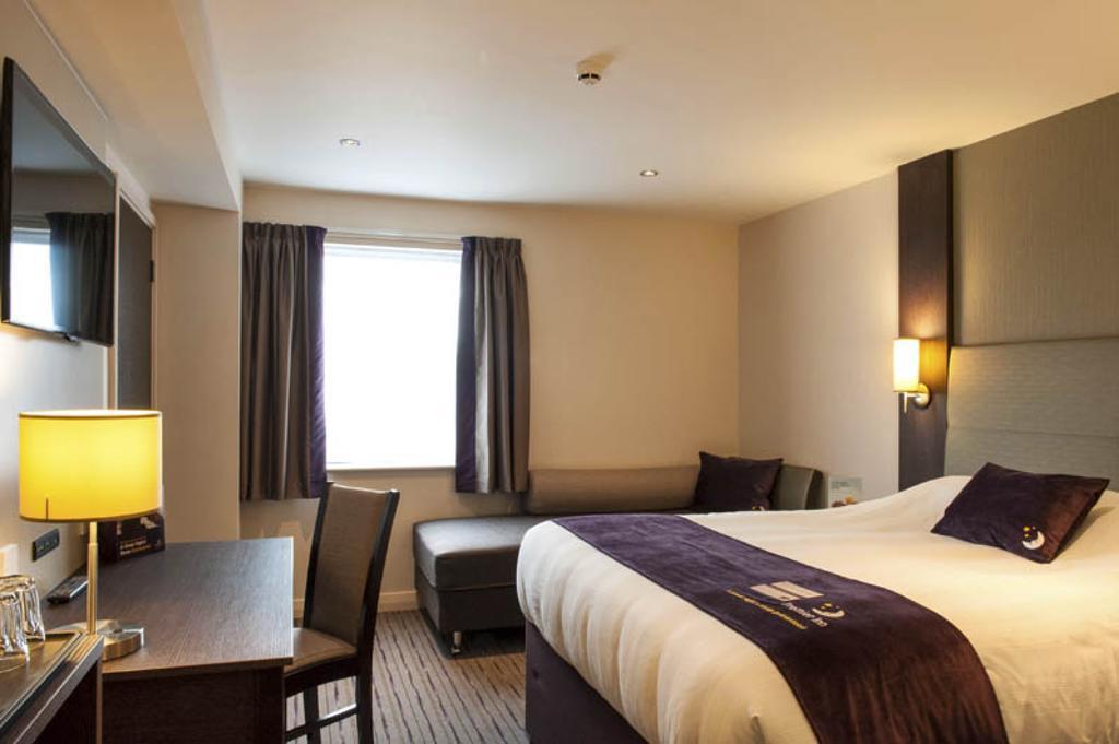 Premier Inn London Romford Central Δωμάτιο φωτογραφία