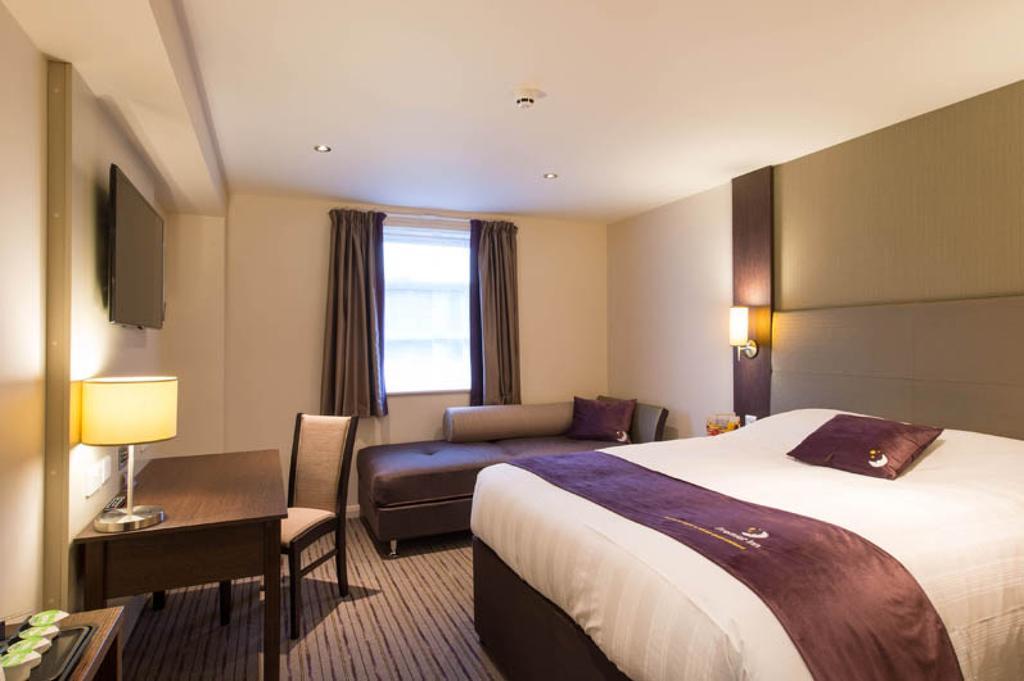 Premier Inn London Romford Central Δωμάτιο φωτογραφία