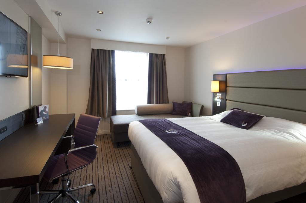 Premier Inn London Romford Central Δωμάτιο φωτογραφία