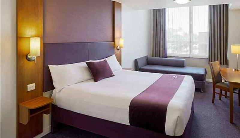 Premier Inn London Romford Central Εξωτερικό φωτογραφία